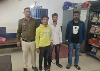 Durg. City Kotwali police have taken action after a video of a cake being cut and waved with a knife went viral. Five young men were arrested and sent to jail on judicial remand.