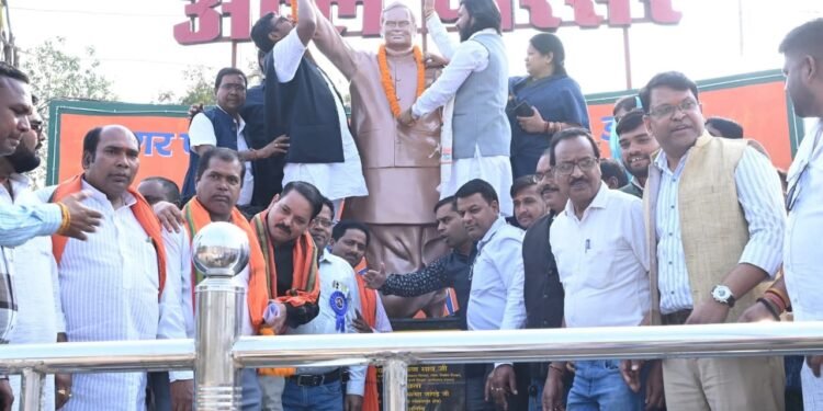 Minister Saheb participated in the jowar sowing program of 251 Kundiya Gayatri Mahayagna_Newsxpress