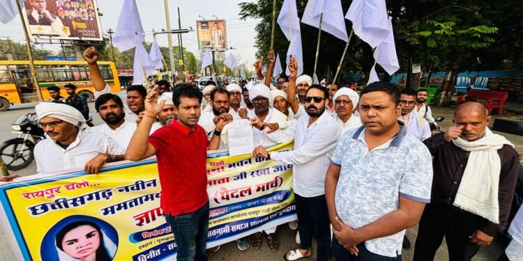 Amit Jogi supports the public meeting and foot march of Satnami community for naming the new Vidhansabha building after Minimata ji._Newsxpress