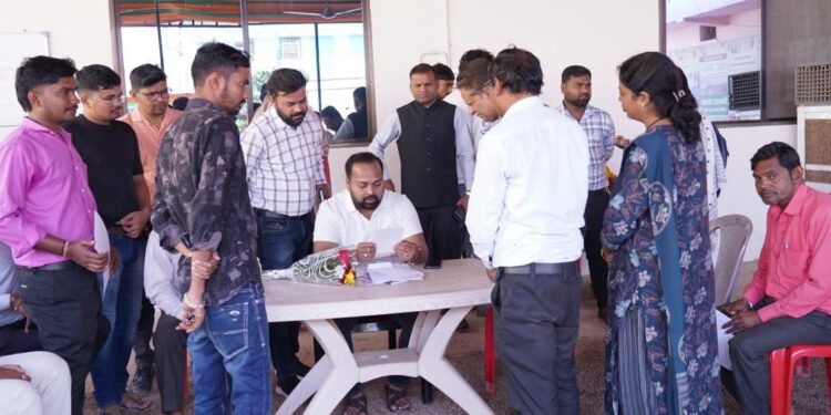 MLA Sahu listened to the problems of the common people in the meeting program, assured a solution._Newsxpress