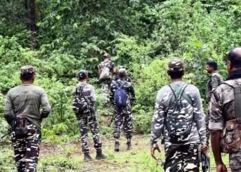 Encounter between police and Naxalites, several Naxalites injured_Newsxpress