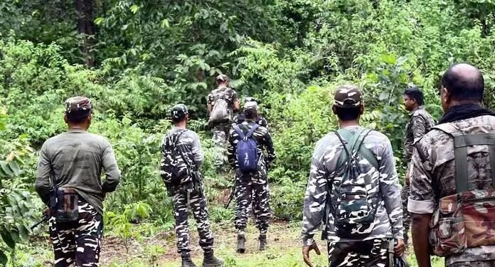 Encounter between police and Naxalites, several Naxalites injured_Newsxpress