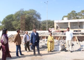 Instructions to complete the ongoing NH road work in the district headquarters and the under-construction building of PM Shri School in a quality manner.