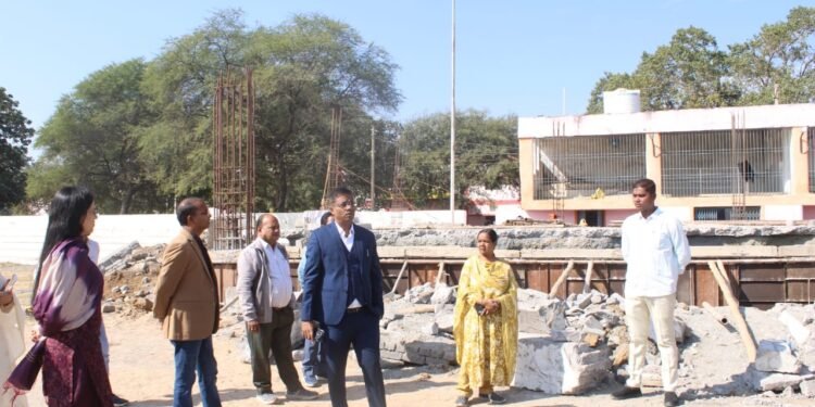 Instructions to complete the ongoing NH road work in the district headquarters and the under-construction building of PM Shri School in a quality manner.