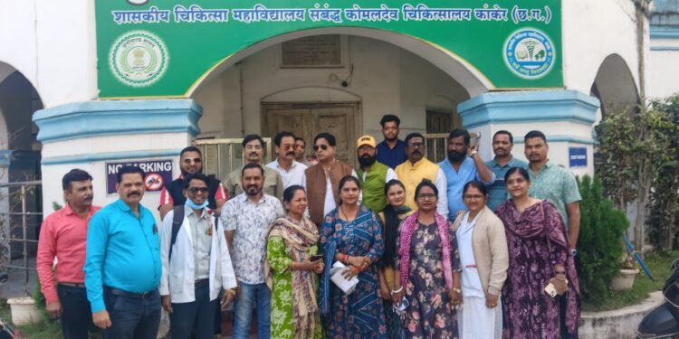 A meeting was held with Medical College Superintendent Dr. Vimal Bhagat under the aegis of President Alok Mishra.