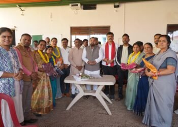 MLA Dipesh Sahu honored the BLO team for completing 100% SIR_Newsxpess