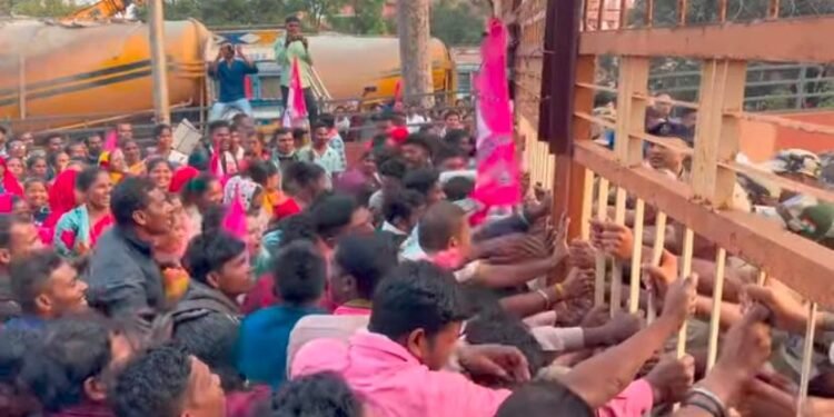 The government wants to suppress the tribals with the help of sticks - Amit