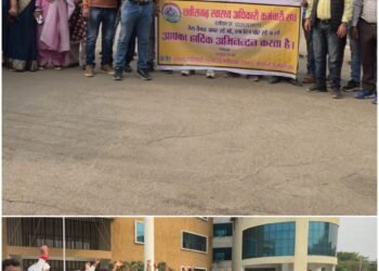 Chhattisgarh Health Officers' Employees' Union surrounds the Health Building _ Newsxpress