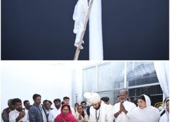 He himself climbed the 45 feet high Jaitkham and performed the Guru's duty, and the chant of 'Satnaam' resonated._Newsxpress