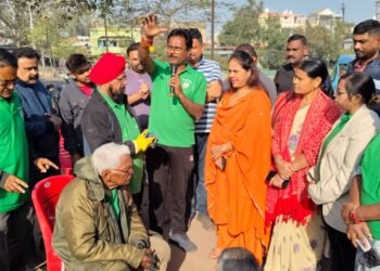 Mayor Meenal Choubey inspected the Maharajbandh pond cleaning drive and praised the work of the Green Army.