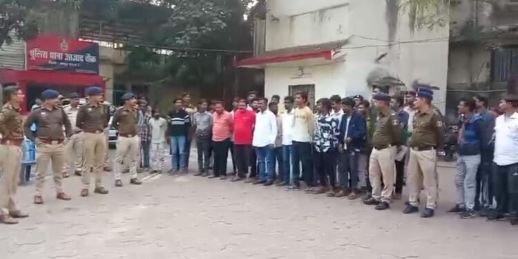 Raipur Police Commissionerate's strictness; parade of 149 goon surveillance criminals from 9 police stations