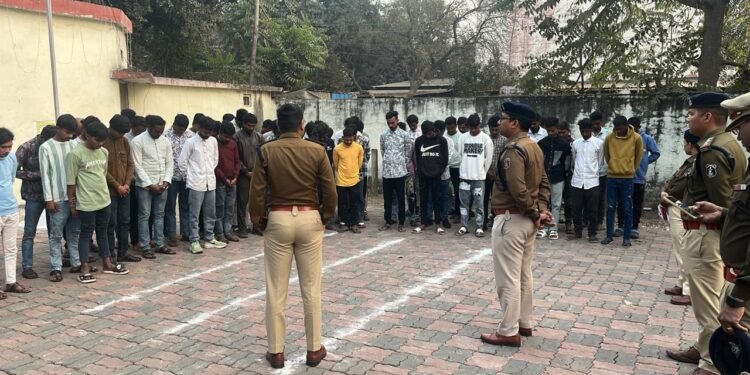 Police parade 72 knife-wielders in Raipur_Newsxpress