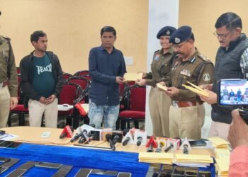 A total of 200 lost mobile phones were recovered and handed over to their owners._Newsxpress