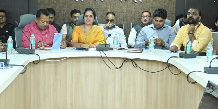 Mayor in Council meeting concluded under the chairmanship of Mayor Meenal Choubey _Newsxpress