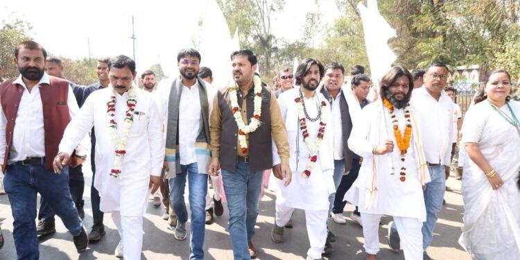MLA Anuj Sharma gave a grand welcome to the "Massive Satnaam Sadbhav Yatra"; devotees departed from Raipur for Girodpuri Dham.
