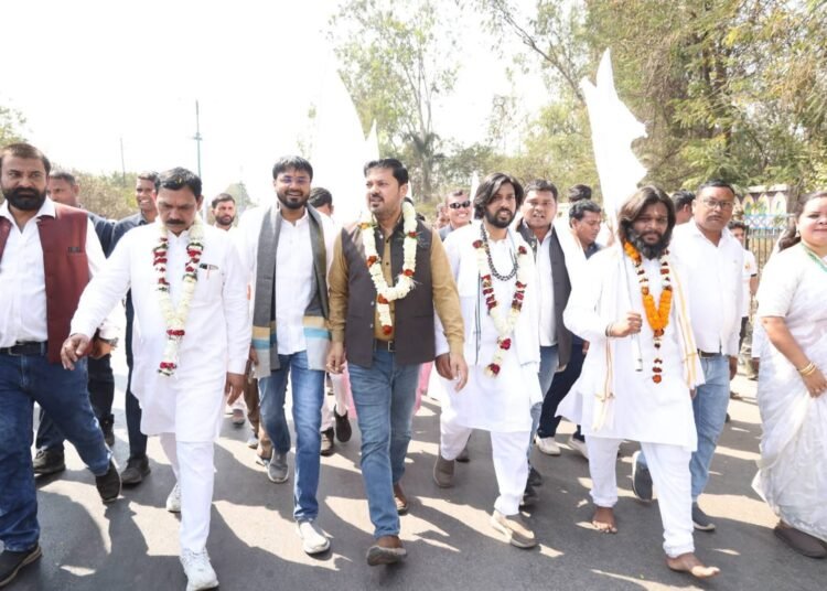 MLA Anuj Sharma gave a grand welcome to the "Massive Satnaam Sadbhav Yatra"; devotees departed from Raipur for Girodpuri Dham.