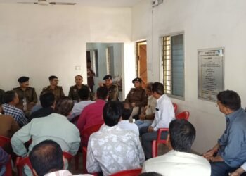 The businessmen should voluntarily remove the encroachment otherwise necessary action will be taken as per rules.