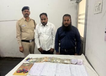 2 accused arrested for operating gambling through Satta Patti in Gudhiyari area_Newsxpress
