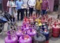 Major action taken against illegal gas refilling in Jagdalpur, huge quantity of cylinders seized