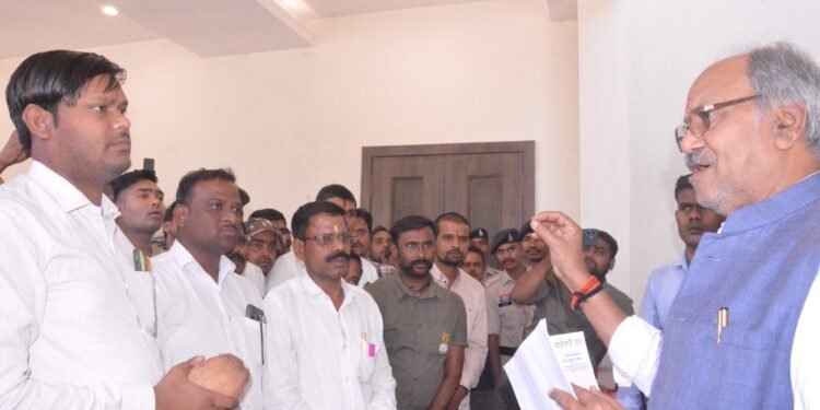 Brijmohan Agrawal opposes privatization of Jungle Safari, says workers' interests are paramount