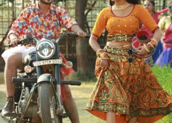 The first song "Don't Touch My Gagri" from the film Mola Love Hoga is out.