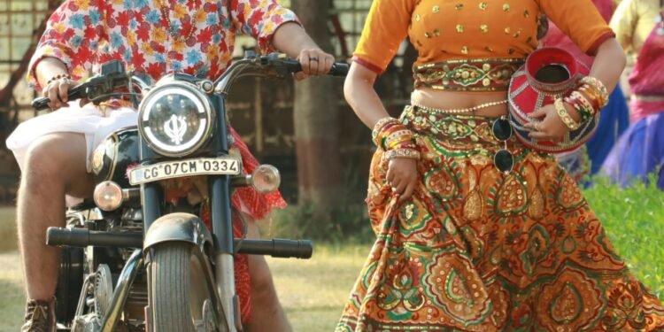 The first song "Don't Touch My Gagri" from the film Mola Love Hoga is out.