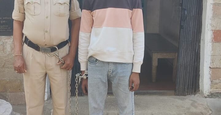 Vinay Devdas, accused of stealing a two-wheeler from Ganj area, arrested