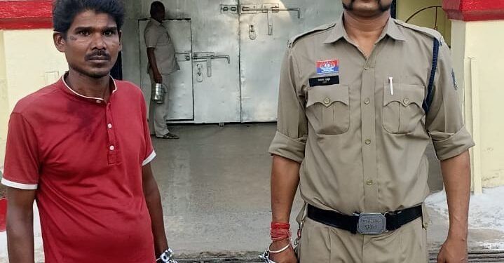 The accused who threatened to kill and attacked with a sword was arrested.