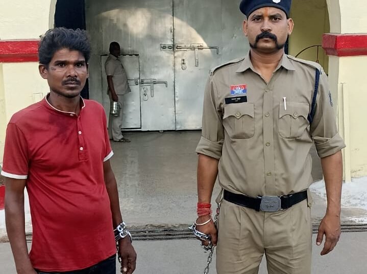 The accused who threatened to kill and attacked with a sword was arrested.