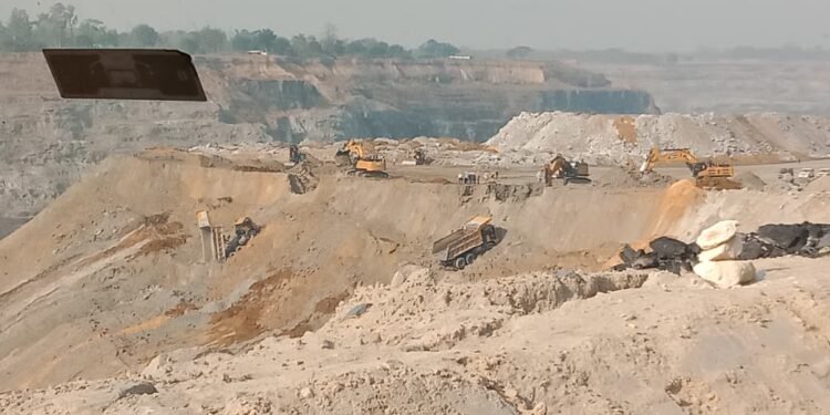 Major accident at SECL Kusmunda mine, dumper slides and falls, questions raised on security arrangements