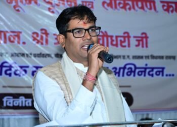 Under the 'Village Chalo Abhiyan', emphasis was laid on public dialogue and quick solution of problems.