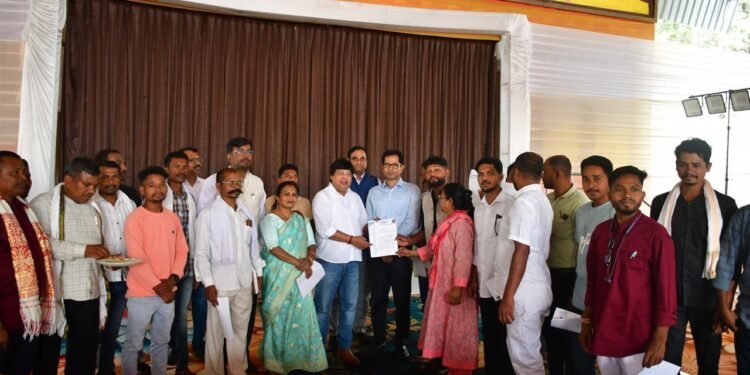 NMDC's top leadership meets with Dantewada Panchayat heads, assures action on water, electricity and roads