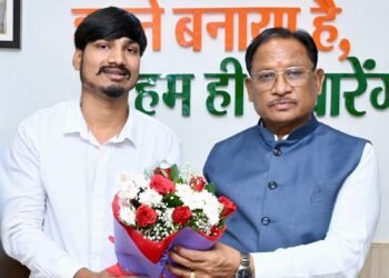 Youth leader Rahul Bhardwaj paid a courtesy call to the Chief Minister and discussed social and public issues.