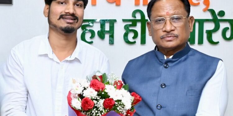 Youth leader Rahul Bhardwaj paid a courtesy call to the Chief Minister and discussed social and public issues.