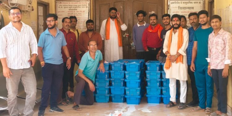 Devbhog Milk Parlor Association protests against Municipal Corporation action; expresses protest by pouring milk at the Municipal Corporation office