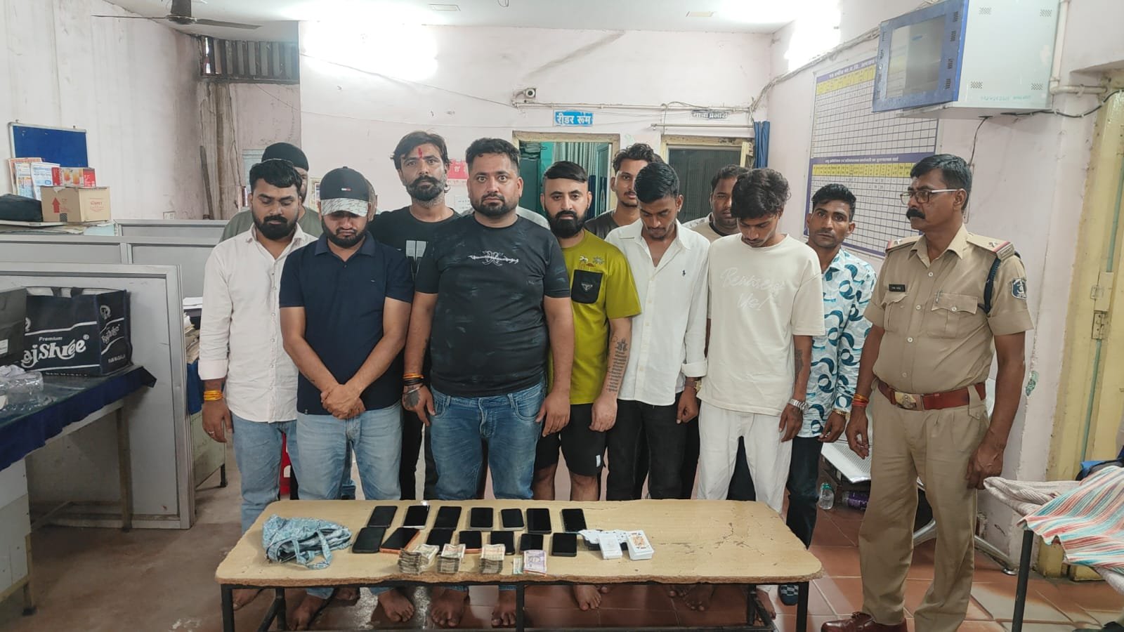 Central Zone Night Patrol Team conducts major raid on gambling den in Fafadeep area – 15 accused arrested