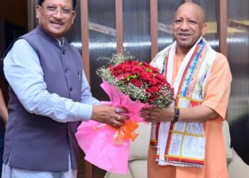 Chief Minister accorded a warm welcome to Uttar Pradesh CM Yogi Adityanath