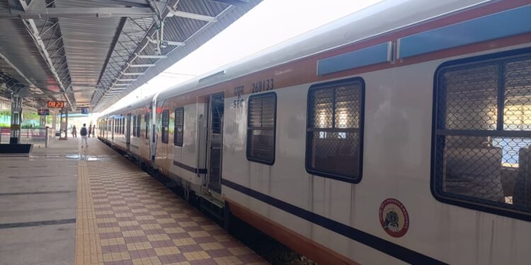 Raipur-Tadoki-Raipur MEMU train has been increased from 8 coaches to 12 coaches for the convenience of passengers.
