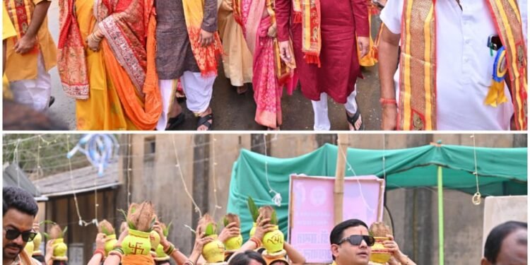A grand Kalash Yatra started from Nilanchal Bhawan to Mangal Bhawan, Sumit Agarwal and his wife became the chief hosts.