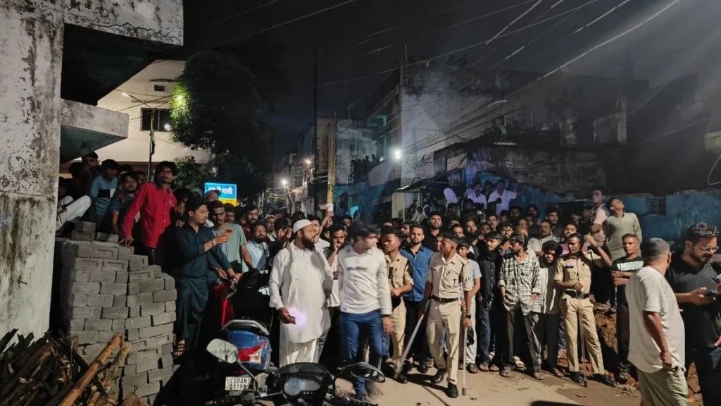 Sensation in the area after the bodies of five members of the same family are found; police have launched an investigation.