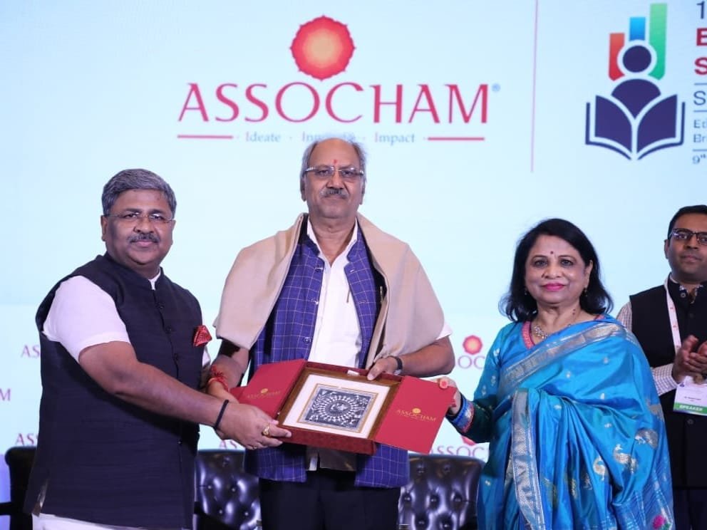 Raipur MP Brijmohan Agrawal honored organizations and personalities active in the field of education at the 18th National Education Leadership and Skill Development Summit 2026 in Delhi.