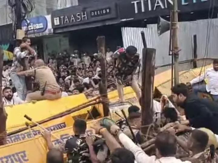 Stones and tear gas shells were hurled at Congress workers at the behest of the ministers.