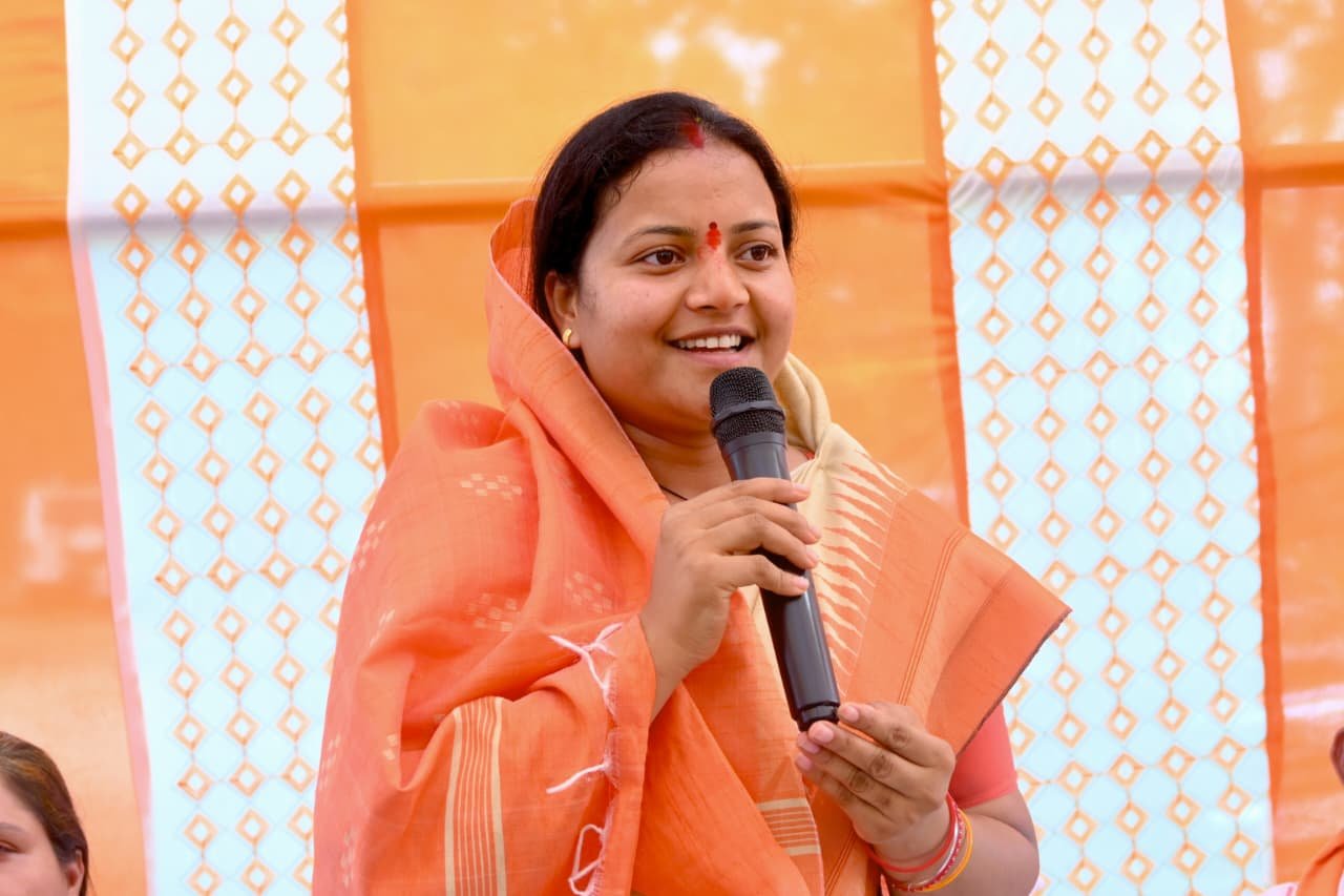 In the Legislative Assembly, Lakshmi Rajwade responded with facts, systematically addressing the questions raised regarding the Mahtari Vandan Yojana.
