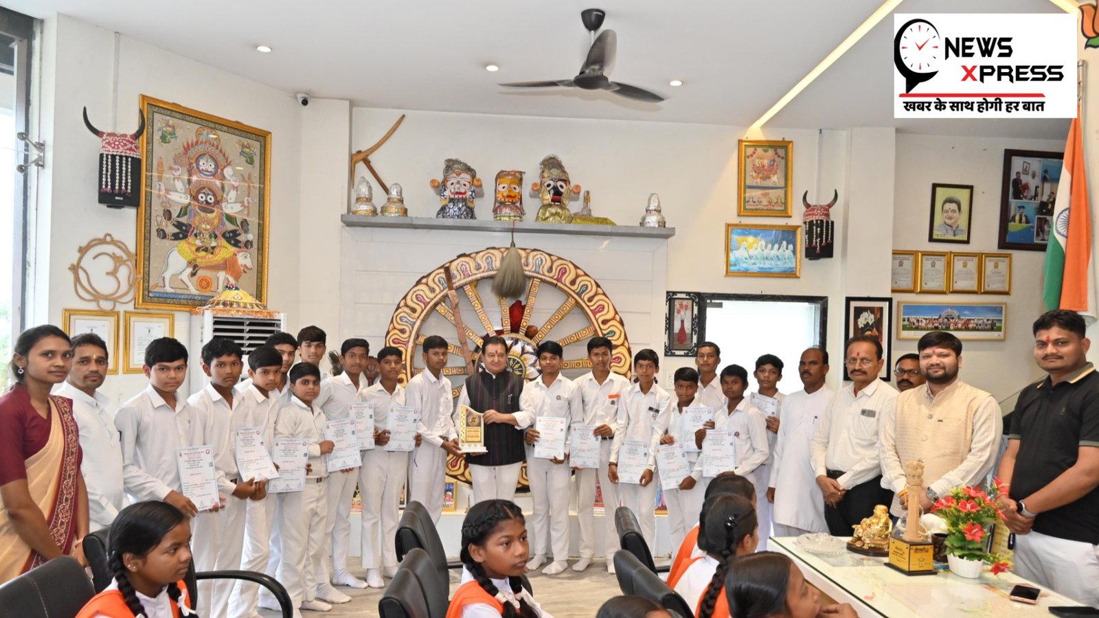 राष्ट्रीय पटल पर चमकी बसना की प्रतिभा: अखिल भारतीय वॉलीबॉल स्पर्धा में सरस्वती शिशु मंदिर के 17 खिलाड़ी चयनित, MLA डॉ. संपत ने बढ़ाया हौसला
